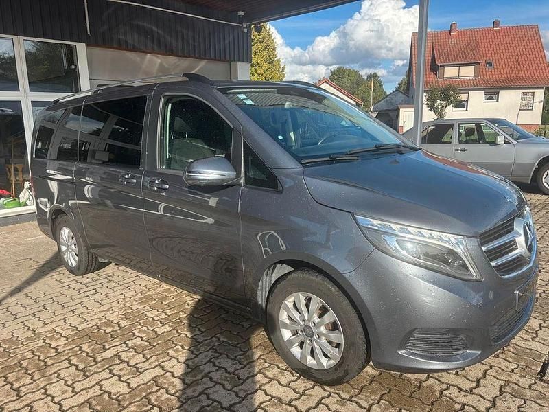Grau Gebraucht 2016 Mercedes V200 Van / Kleinbus | 24.499 € (Fairer Preis) - Bild 1/2