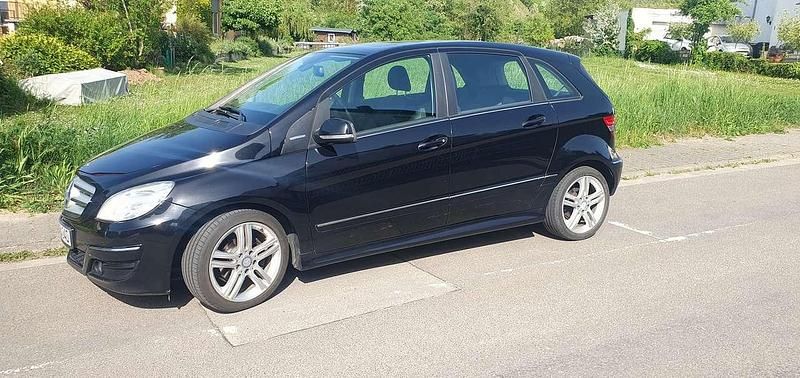 Schwarz Gebraucht 2010 Mercedes B180 Van / Kleinbus | 2.799 € (Superpreis) - Bild 1/4