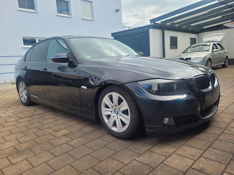 Gebraucht BMW 320 150 PS (110 kW) 2005 Schwarz Limousine