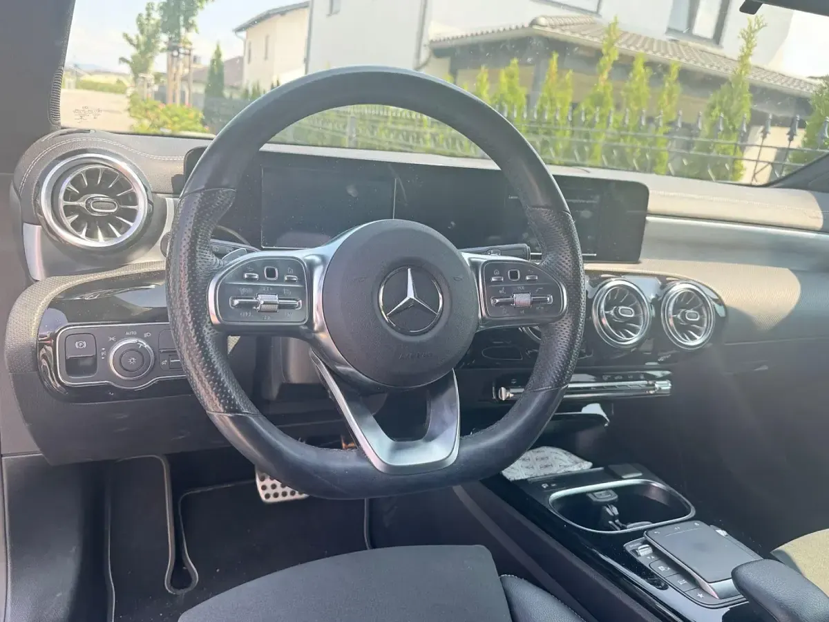 Gebraucht Mercedes A250 160 PS (117 kW) 2021 Schwarz Limousine