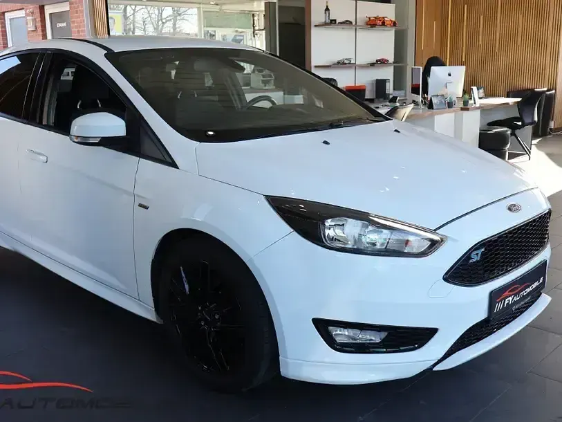 Gebraucht Ford Focus ST-Line 125 PS (91 kW) 2017 Weiß Limousine