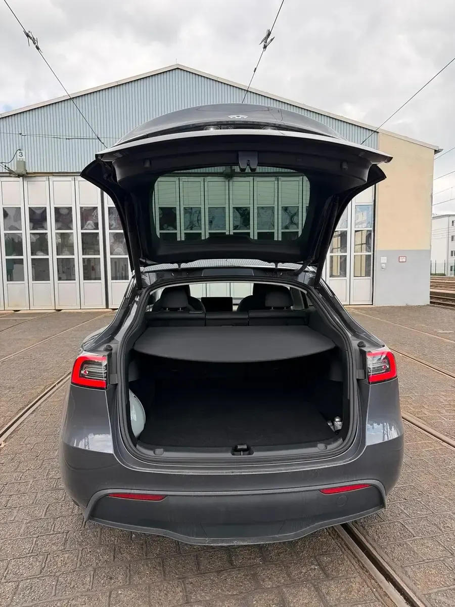 Käytetty Tesla Model Y Standard Range 219 kW (299 HP) 2023 Harmaa Katumaasturi