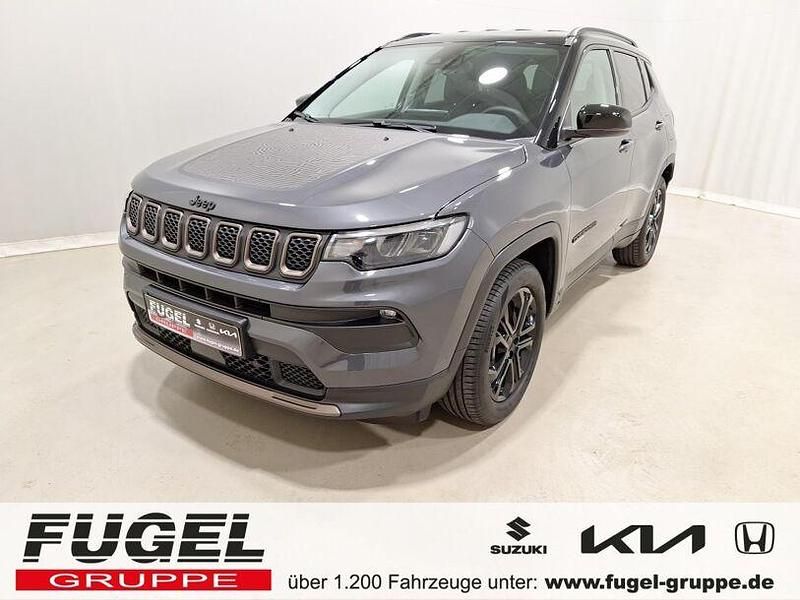 Grigio moda (graphite grey metallic) Gebraucht 2023 Jeep Compass Limited SUV | 29.849 € (Fairer Preis) - Bild 1/4