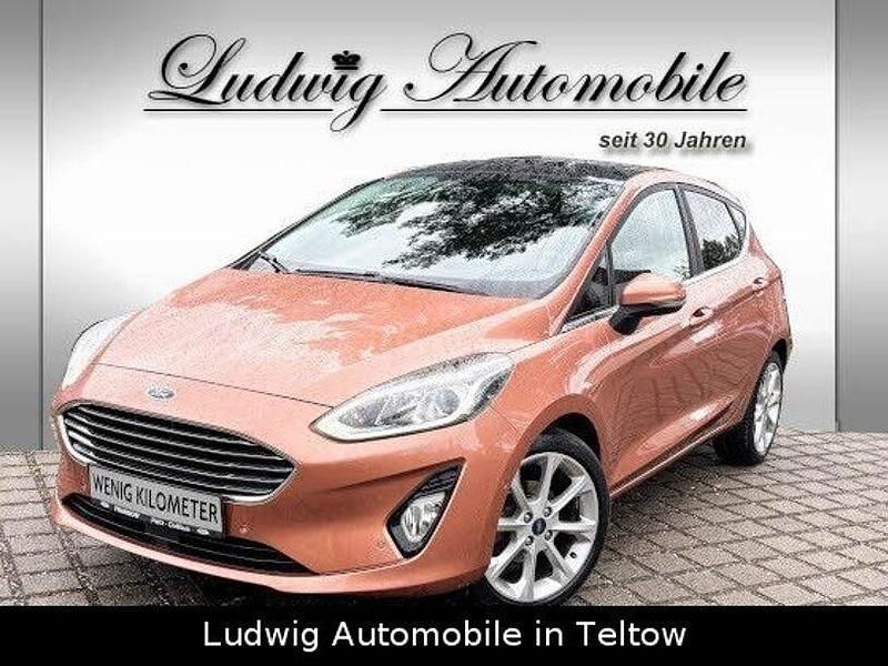 Braun Gebraucht 2018 Ford Fiesta Titanium Kleinwagen | 11.999 € (Fairer Preis) - Bild 1/4