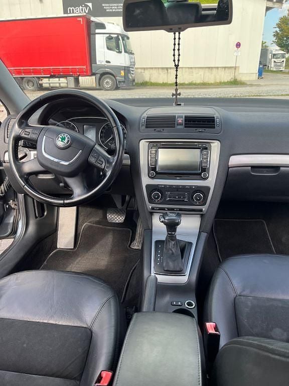 Gebraucht Skoda Octavia Elegance 160 PS (117 kW) 2011 Kombi