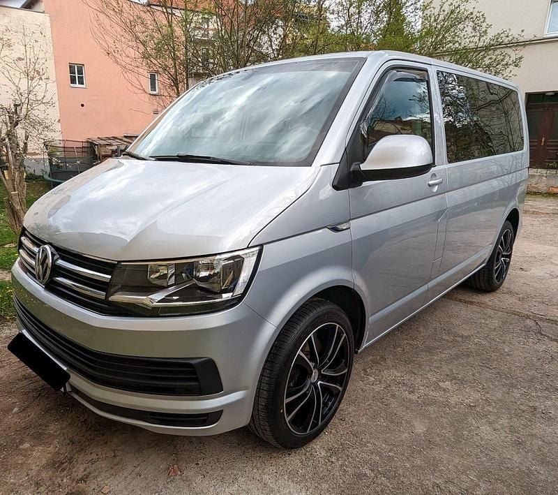Silber Gebraucht 2016 VW Multivan Van | 28.000 € (Teuer) - Bild 1/4