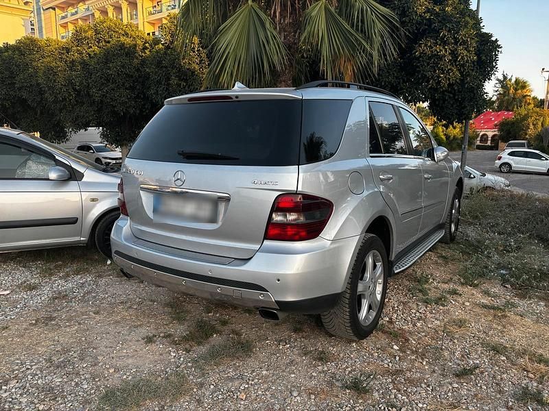 Usata Mercedes ML320 2007 Argento SUV