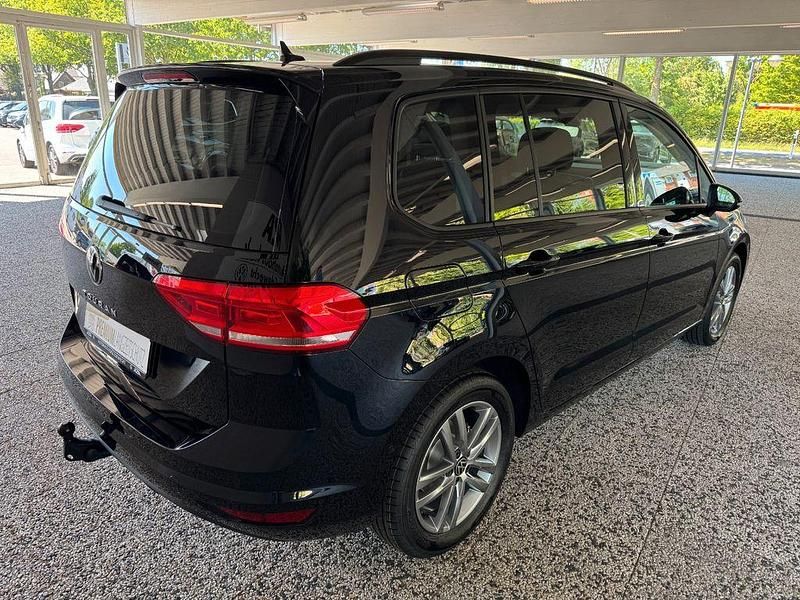 Gebraucht VW Touran Comfortline 150 PS (110 kW) 2026 Schwarz Van / Kleinbus