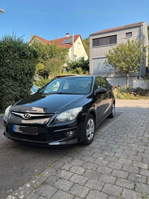 Schwarz Gebraucht 2011 Hyundai i30 Classic Kombi | 3.200 € (Guter Preis) - Bild 1/4
