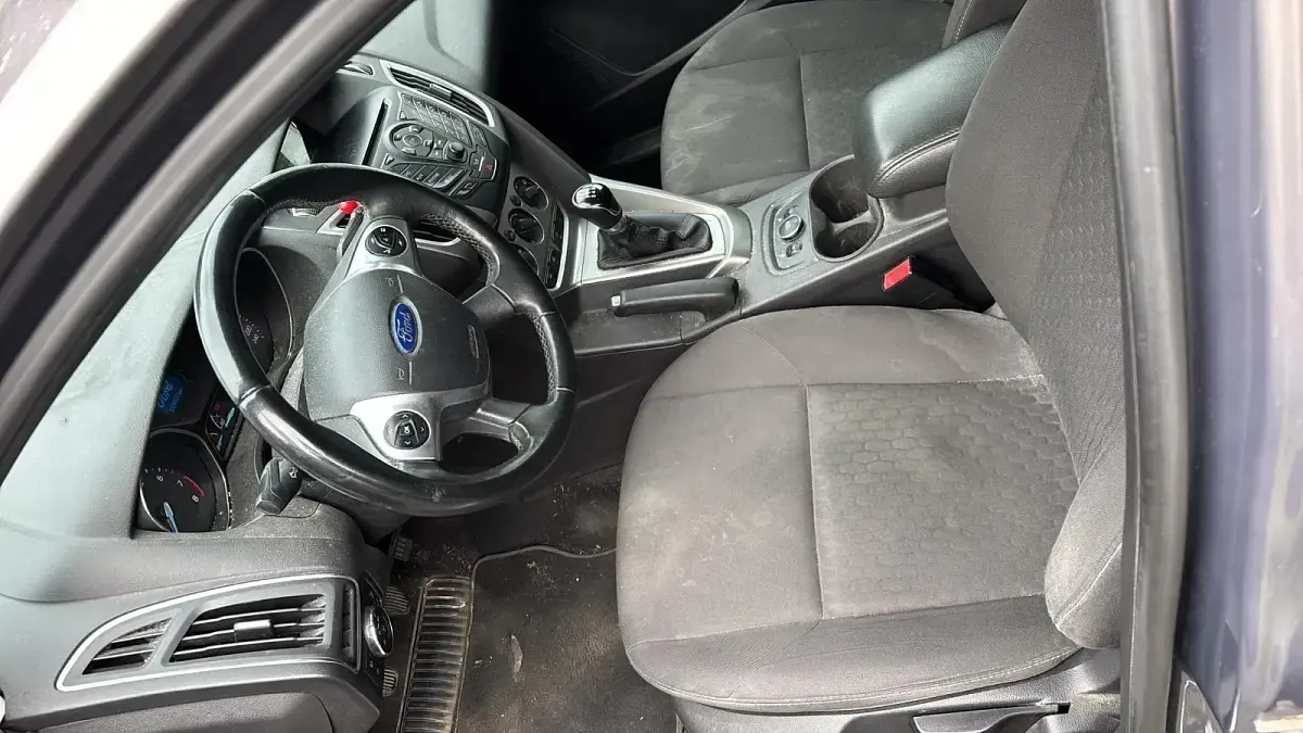 Gebraucht Ford Focus 100 PS (73 kW) 2014 Grau Kombi