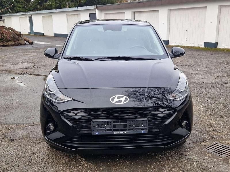 Phantom black / met Gebraucht 2024 Hyundai i10 Prime Kleinwagen | 13.900 € (Superpreis) - Bild 1/4