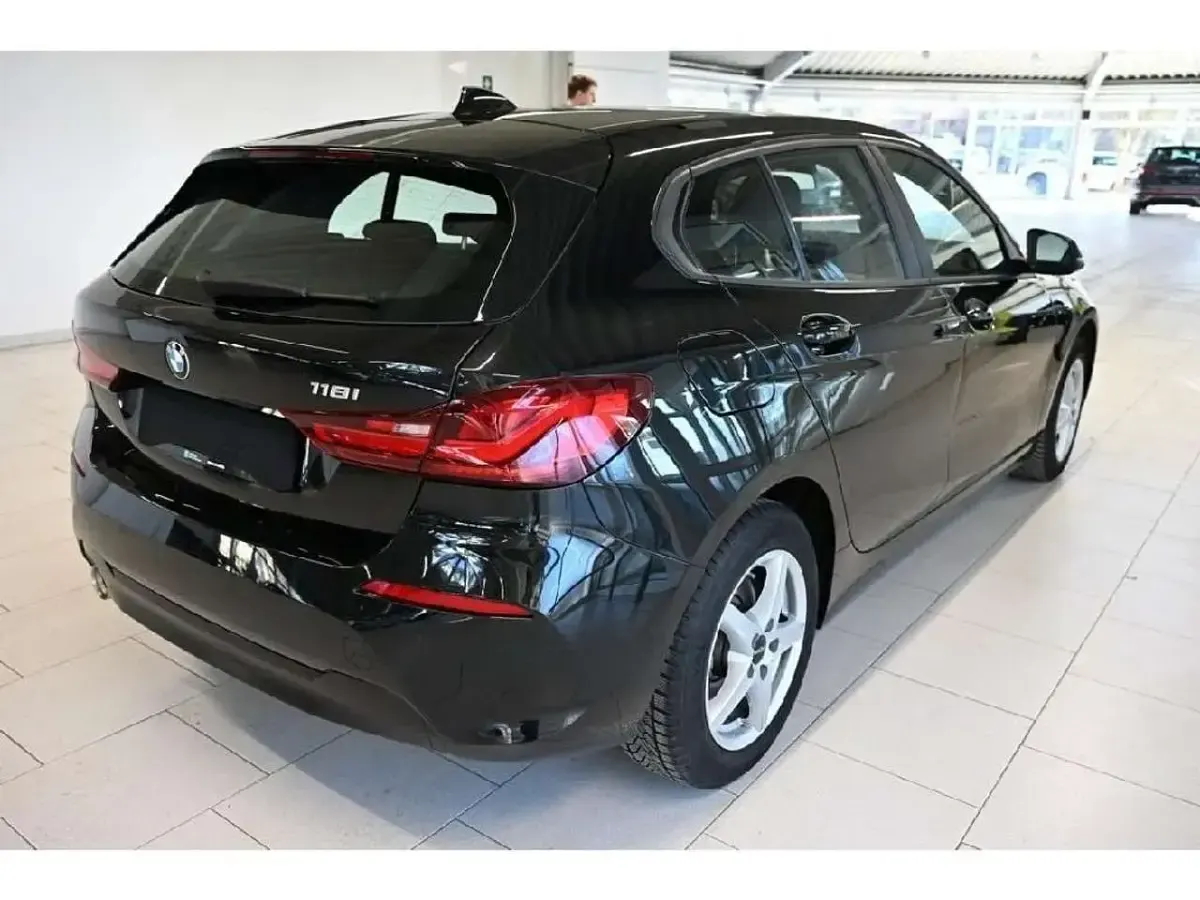 Gebraucht BMW 118 Advantage 136 PS (100 kW) 2023 Schwarz (metallic) Kleinwagen