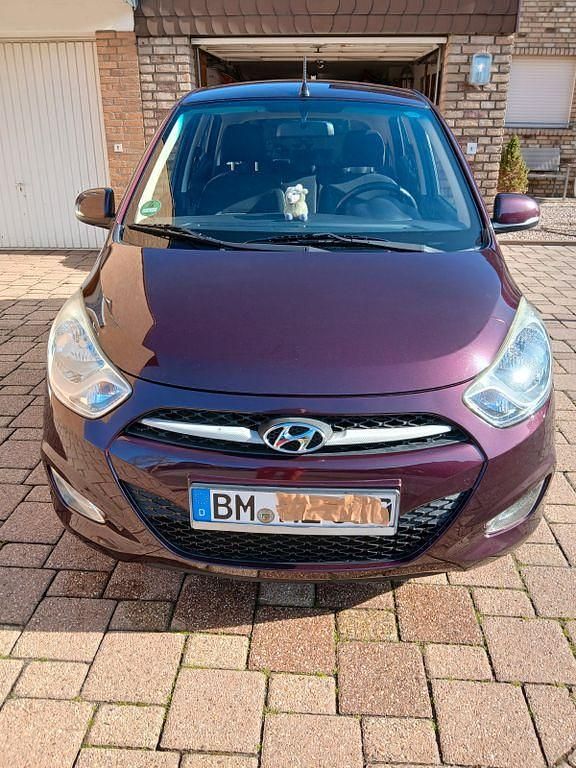 Gebraucht Hyundai i10 Edition 69 PS (50 kW) 2012 Violett Kleinwagen