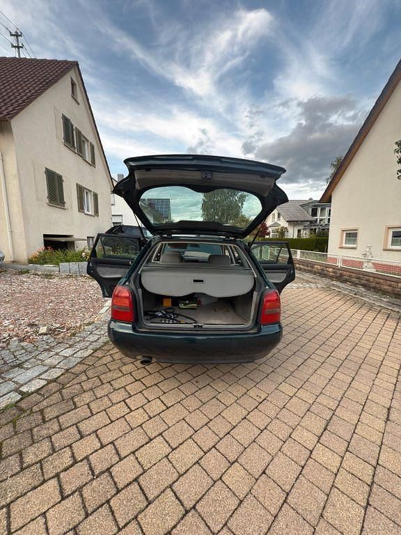 Gebraucht Audi A4 125 PS (91 kW) 1996 Grün Kombi