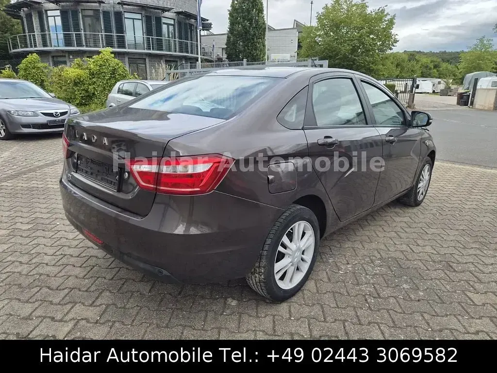 Gebraucht Lada Vesta 106 PS (77 kW) 2017 Limousine