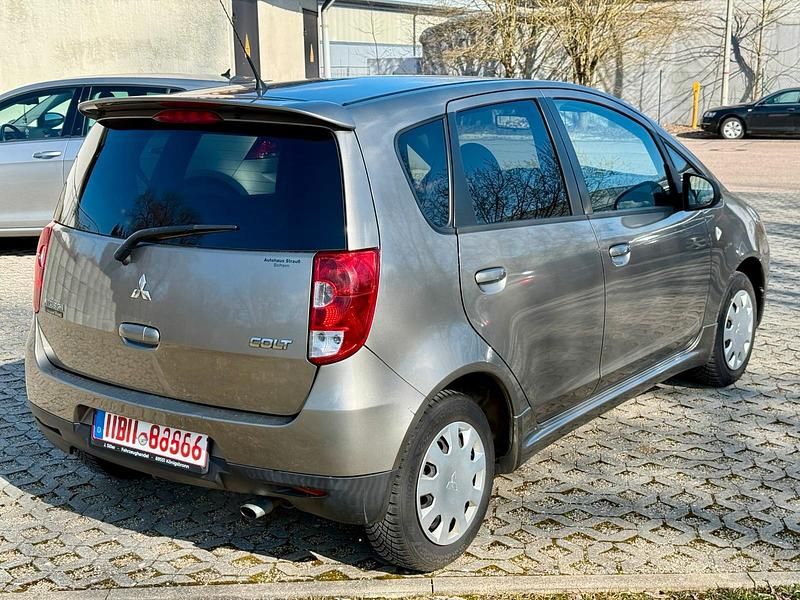 Gebraucht Mitsubishi Colt Motion 95 PS (69 kW) 2011 Grau Kleinwagen