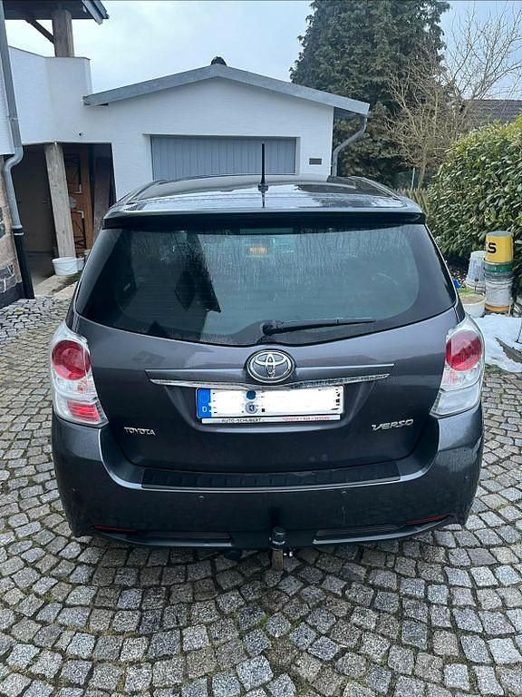 Gebraucht Toyota Verso Skyview Edition 147 PS (108 kW) 2015 Grau Van / Kleinbus