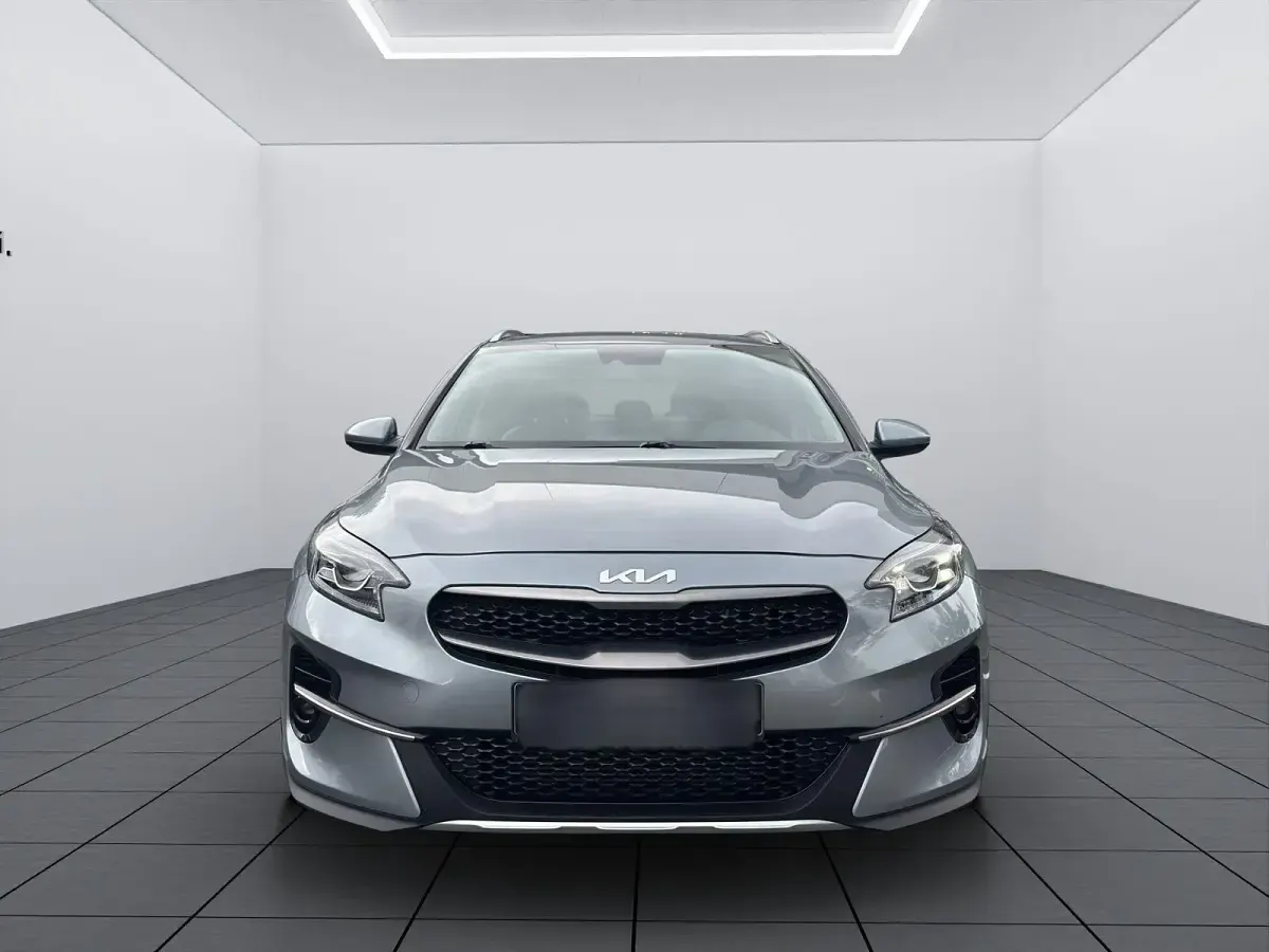 Gebraucht Kia XCeed Vision 160 PS (117 kW) 2022 Silber metallic SUV