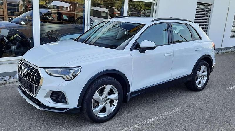 Gletscherweiß metallic Gebraucht 2020 Audi Q3 Advanced SUV | 34.790 € (Teuer) - Bild 1/4