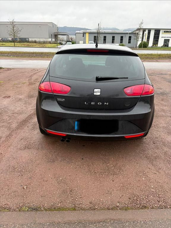 Gebraucht Seat Leon Reference 125 PS (91 kW) 2010 Schwarz Limousine