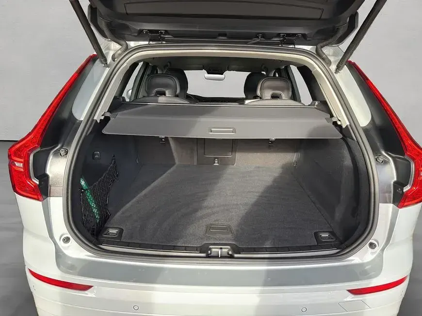 Gebraucht Volvo XC60 Core 250 PS (183 kW) 2024 Grau SUV