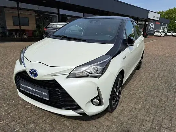 Gebraucht Toyota Yaris Hybrid Basis 101 PS (74 kW) 2019 Weiß Kleinwagen