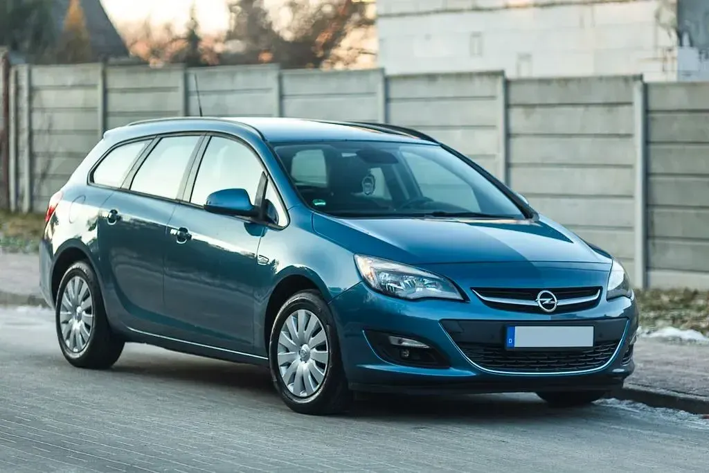 Gebraucht Opel Astra Selection 116 PS (85 kW) 2016 Blau Kombi