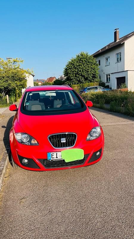 Rot Gebraucht 2010 Seat Altea XL Van / Kleinbus | 5.200 € (Fairer Preis) - Bild 1/4