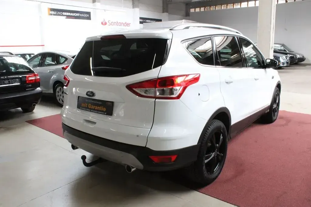 Gebraucht Ford Kuga Trend 150 PS (110 kW) 2016 Weiß SUV