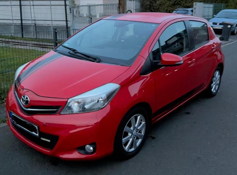 Rot Gebraucht 2013 Toyota Yaris Life Kleinwagen | 8.000 € - Bild 1/4