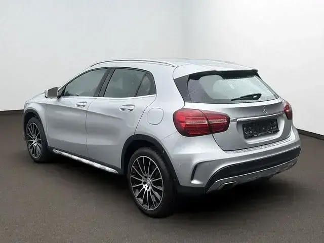 Gebraucht Mercedes GLA220 AMG line 177 PS (130 kW) 2017 Silber SUV