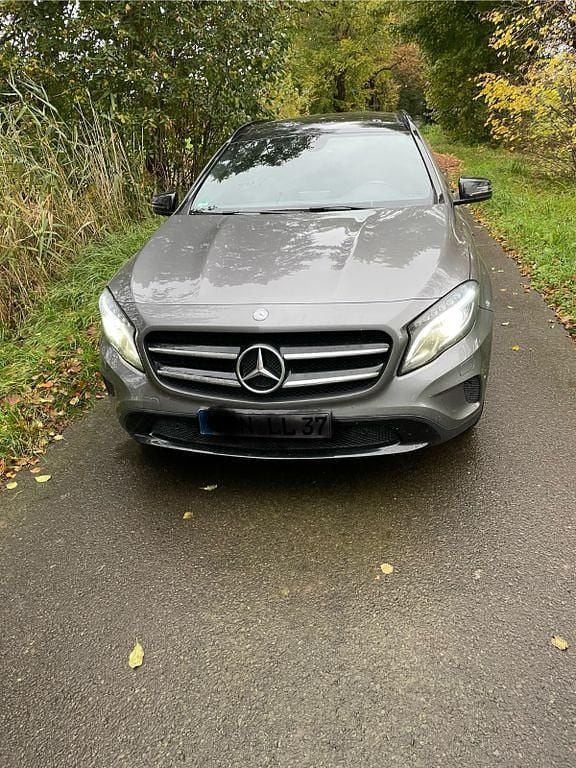 Grau Gebraucht 2014 Mercedes GLA250 SUV | 14.500 € (Guter Preis) - Bild 1/4