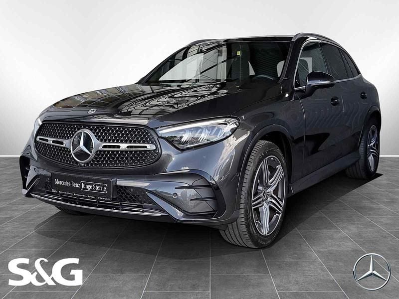 Metalliclack graphitgrau Gebraucht 2024 Mercedes GLC200 AMG SUV | 50.410 € (Fairer Preis) - Bild 1/4