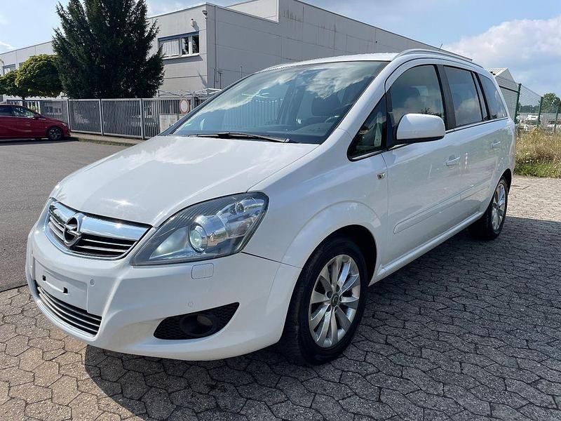 Weiß Gebraucht 2013 Opel Zafira Family Van / Kleinbus | 4.999 € (Guter Preis) - Bild 1/4