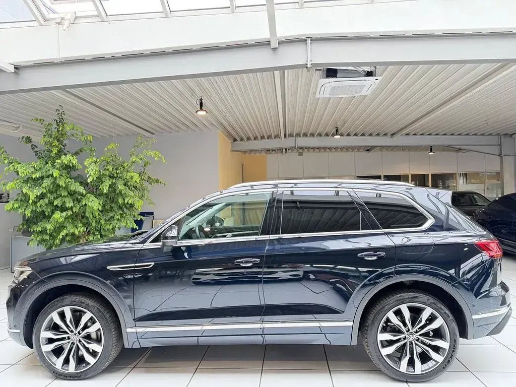 Gebraucht VW Touareg Elegance 381 PS (280 kW) 2022 Blau SUV