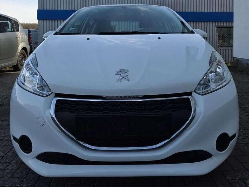 Gebraucht Peugeot 208 Active 68 PS (50 kW) 2013 Weiß Kleinwagen