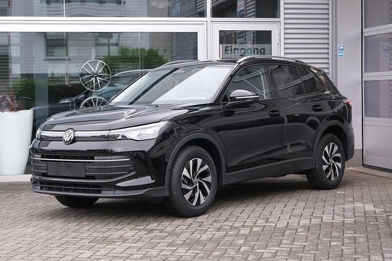Neu VW Tiguan Life 150 PS (110 kW) 2026 Grenadillschwarz meta... SUV