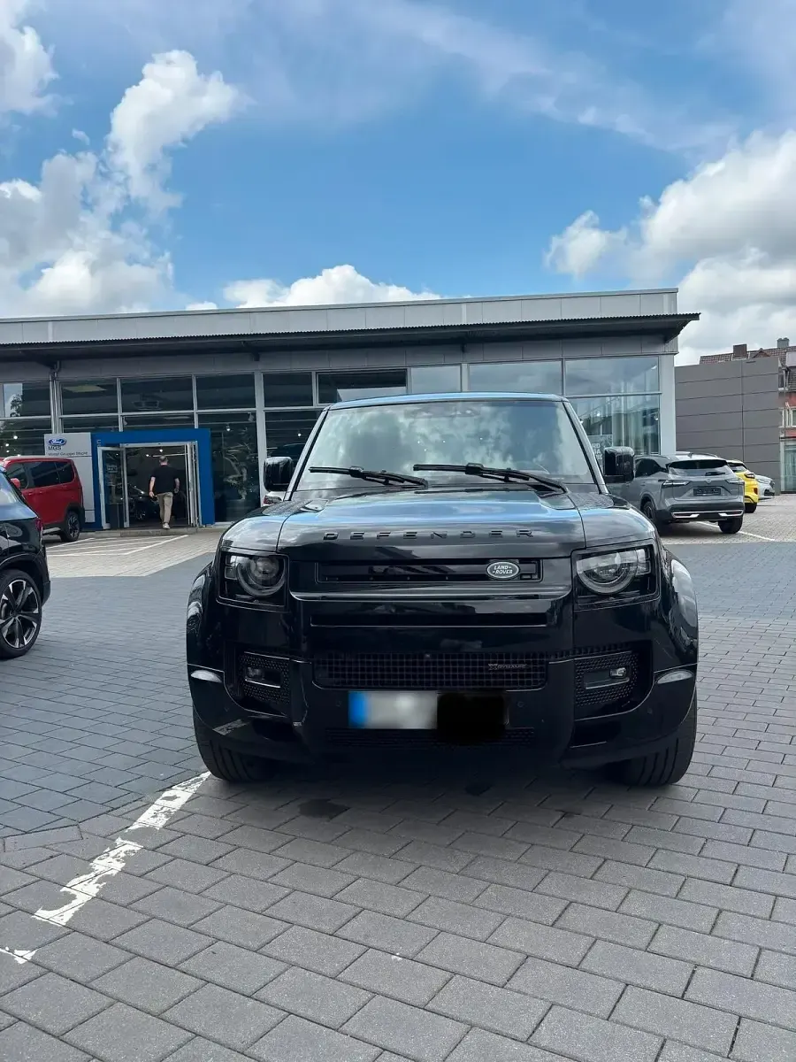 Gebraucht Land Rover Defender HSE Dynamic 404 PS (297 kW) 2023 Schwarz SUV