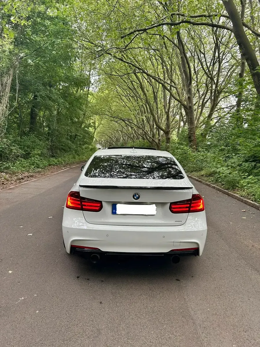 Gebraucht BMW 320 184 PS (135 kW) 2013 Weiß Limousine