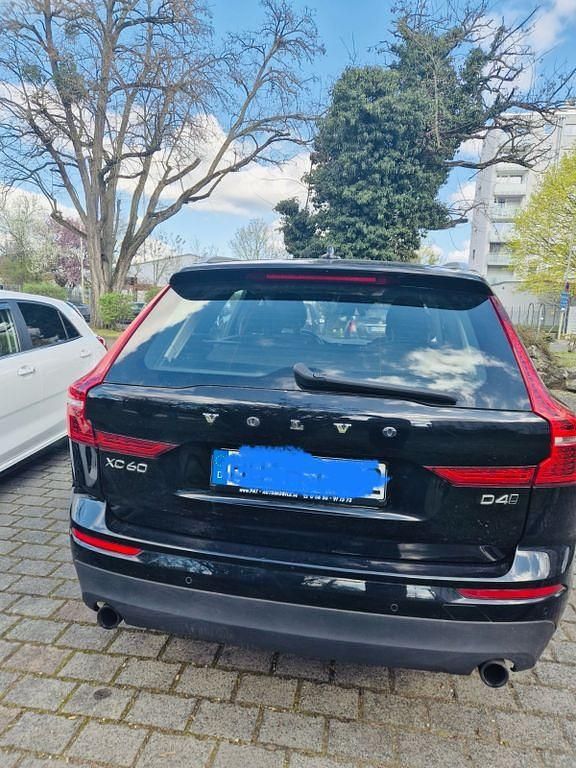 Gebraucht Volvo XC60 Momentum 190 PS (139 kW) 2017 Schwarz SUV