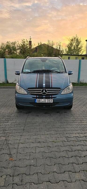 Blau Gebraucht 2004 Mercedes Viano Van / Kleinbus | 5.800 € (Fairer Preis) - Bild 1/4