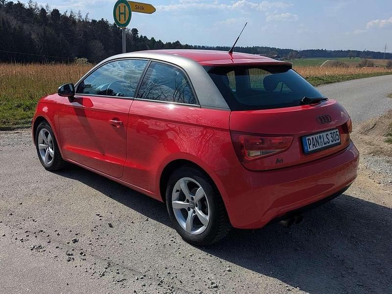 Gebraucht Audi A1 Ambition 122 PS (89 kW) 2011 Rot Kleinwagen