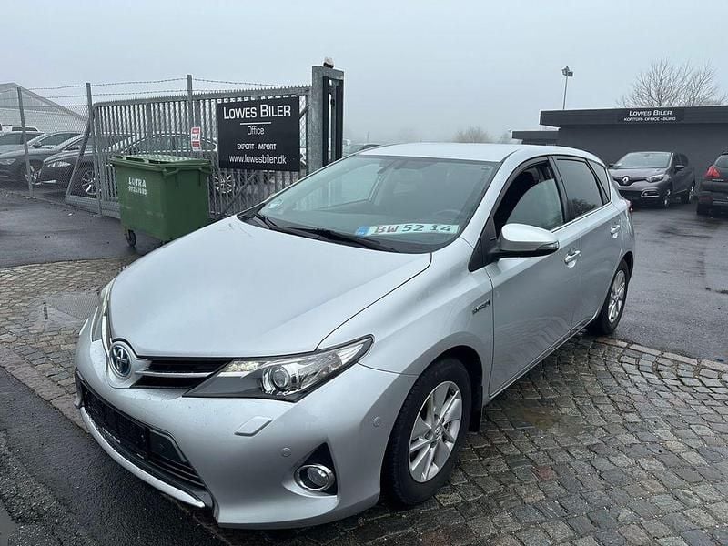 Gebraucht Toyota Auris Comfort 99 PS (72 kW) 2014 Silber Limousine