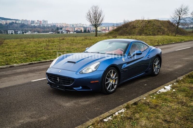 Blau Gebraucht 2010 Ferrari California Cabrio | 75.499 € - Bild 1/4