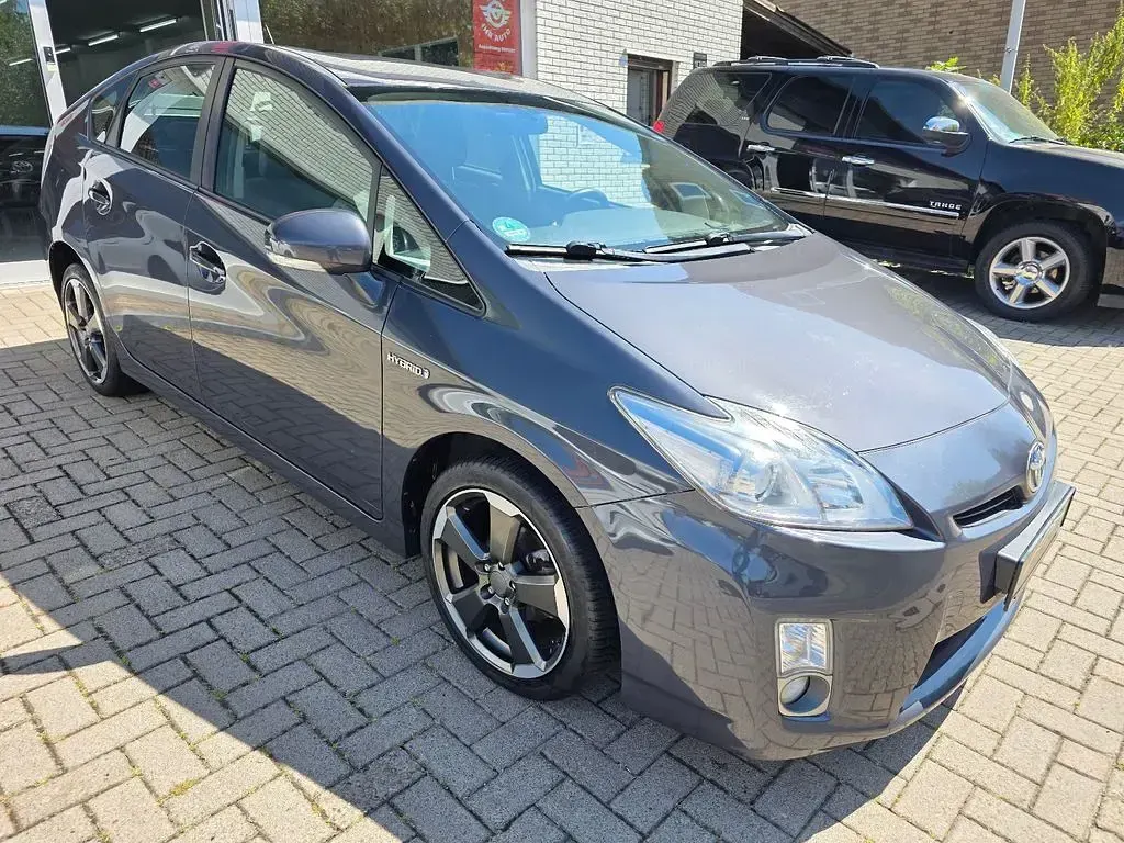 Gebraucht Toyota Prius 136 PS (100 kW) 2015 Grau Limousine