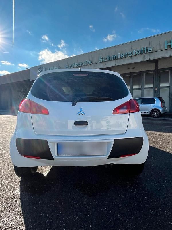 Gebraucht Mitsubishi Colt 75 PS (55 kW) 2008 Weiß Kleinwagen