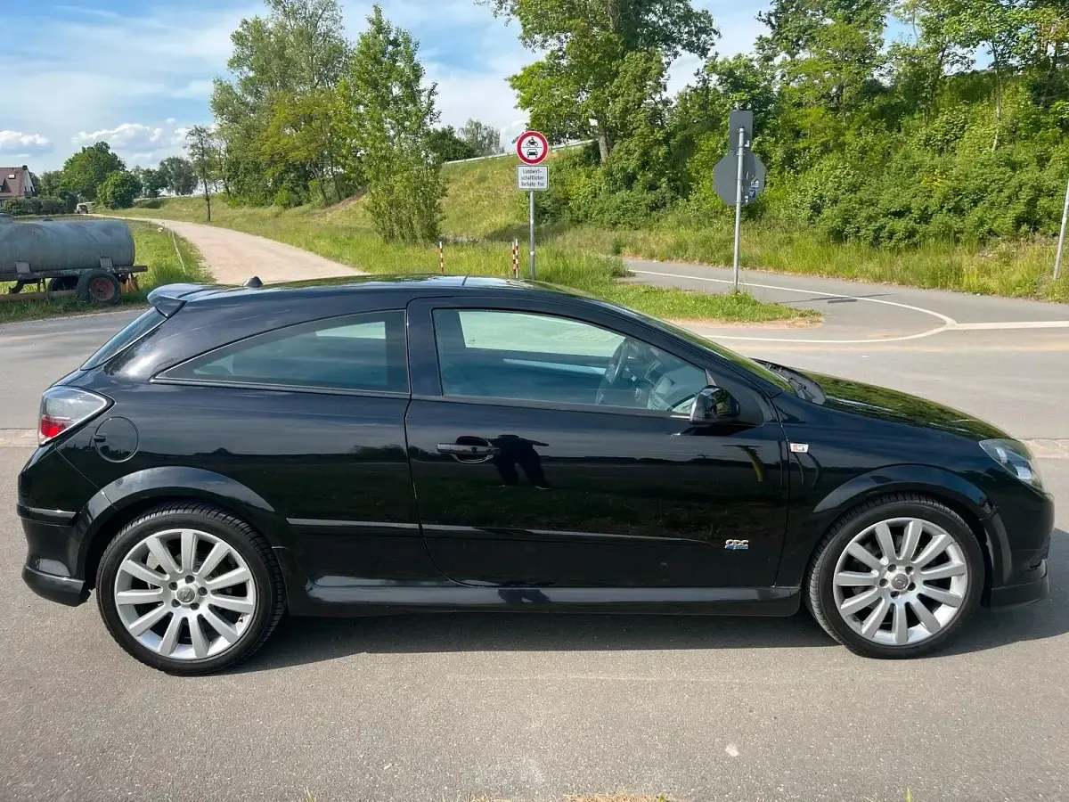 Gebraucht Opel Astra GTC 125 PS (91 kW) 2008 Schwarz Coupé