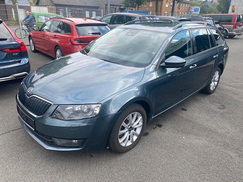 Grau Gebraucht 2017 Skoda Octavia Style Kombi | 7.999 € (Superpreis) - Bild 1/4