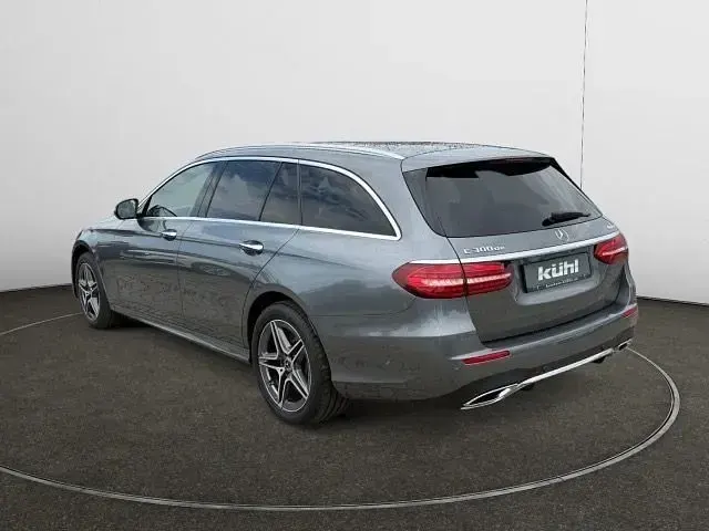 Gebraucht Mercedes E300 306 PS (225 kW) 2023 Selenitgrau metallic Kombi