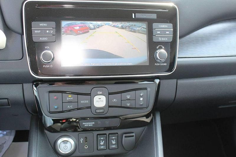 Gebraucht Nissan Leaf Acenta 110 kW (150 PS) 2018 Weiß Kleinwagen